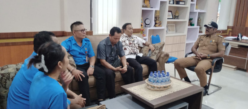BAPAK PERBEKEL MENGWITANI MELAKSANAKAN KOORDINASI BERSAMA PERUSAHAAN UMUM DAERAH ( PERUMDA) PASAR BERINGKIT. Senin, 22 April 2024